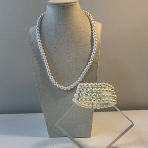 Pearl style necklace and bracelet chunky